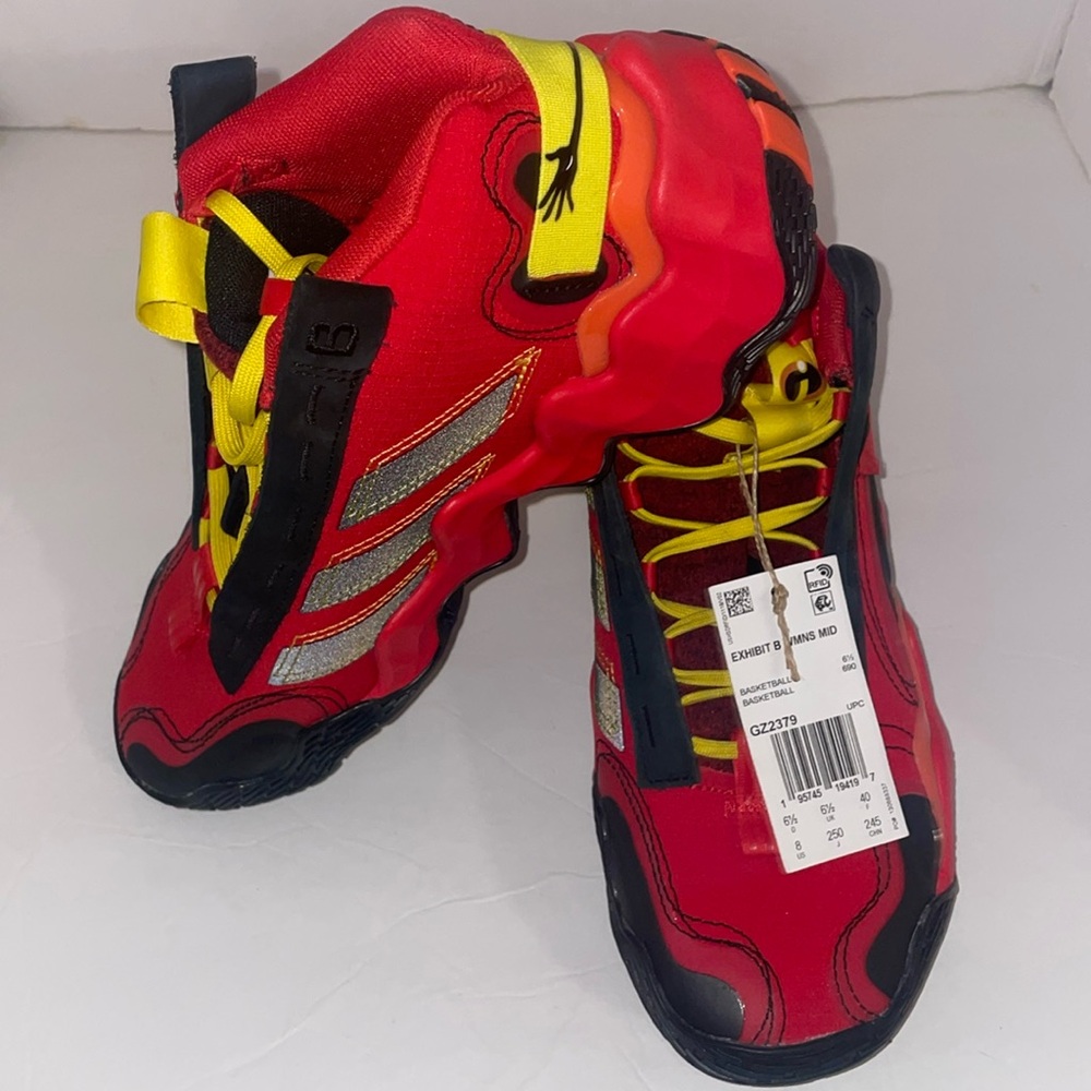 New Adidas Womens Exhibit B Candace Parker Size 6.5 boys (women’s size 9)